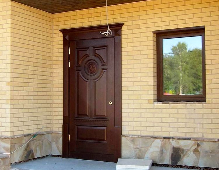 Железная дверь для коттеджа
