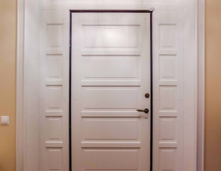 Металлическая дверь с панелью МДФ в квартиру