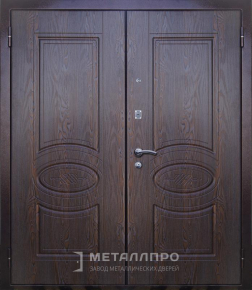 Дверь металлическая «Парадная дверь №400» с внешней стороны Массив дуба
