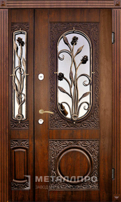 Дверь металлическая «Парадная дверь №102» с внешней стороны Массив дуба