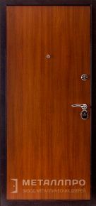 Дверь металлическая «Дверь с ковкой №3» с внутренней стороны Ламинат