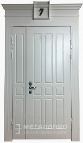 Дверь металлическая «Парадная дверь №50» с внешней стороны Массив дуба