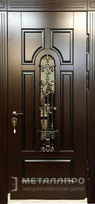 Дверь металлическая «Дверь с ковкой №16» с внешней стороны МДФ ПВХ