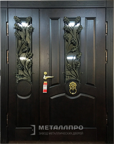 Дверь металлическая «Парадная дверь №35» с внешней стороны Массив дуба