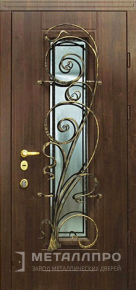 Фото внешней стороны двери «МеталлПро Уличная входная дверь с МДФ со стеклом и ковкой в частный дом» с отделкой МДФ ПВХ