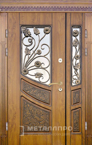 Дверь металлическая «Парадная дверь №92» с внешней стороны Массив дуба