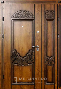 Дверь металлическая «Парадная дверь №100» с внешней стороны Массив дуба