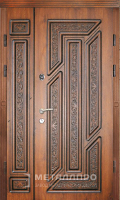Дверь металлическая «Парадная дверь №95» с внешней стороны Массив дуба