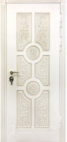 Фото внешней стороны двери «Входная дверь для загородного дома с белыми панелями МДФ (слоновая кость)» c отделкой МДФ ПВХ