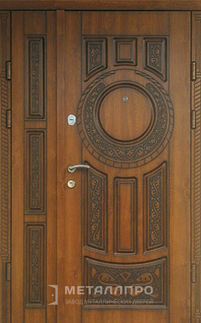 Фото внешней стороны двери «Парадная дверь №96» c отделкой Массив дуба