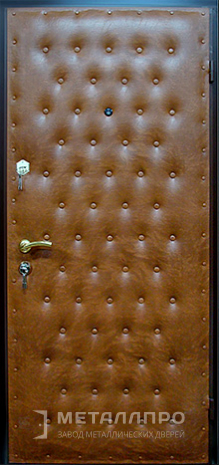 Фото внешней стороны двери «Винилискожа №2» c отделкой Винилискожа