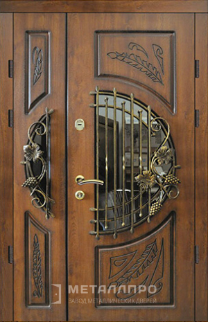 Фото внешней стороны двери «Парадная дверь №72» c отделкой Массив дуба