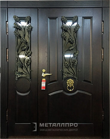 Фото внешней стороны двери «Парадная дверь №35» c отделкой Массив дуба