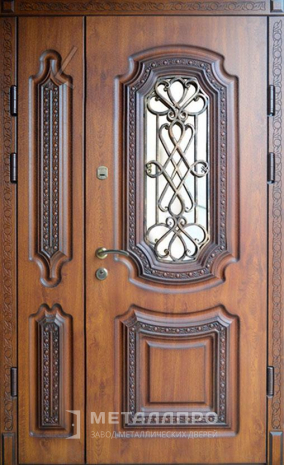 Фото внешней стороны двери «Парадная дверь №409» c отделкой Массив дуба
