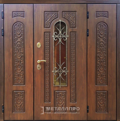 Фото внешней стороны двери «Парадная дверь №384» c отделкой Массив дуба