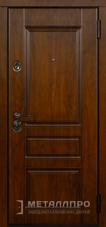 Фото внешней стороны двери «Металлическая дверь в дом с МДФ цвета орех » c отделкой МДФ ПВХ
