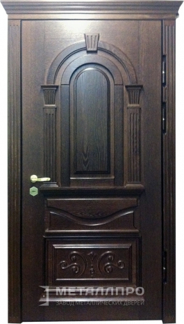 Фото внешней стороны двери «Парадная дверь №68» c отделкой Массив дуба