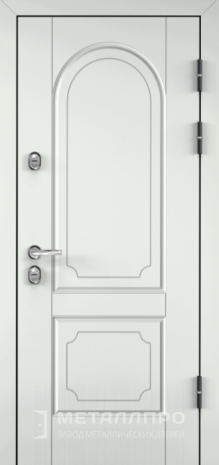 Фото внешней стороны двери «Входная дверь для загородного дома с белым МДФ» c отделкой МДФ ПВХ